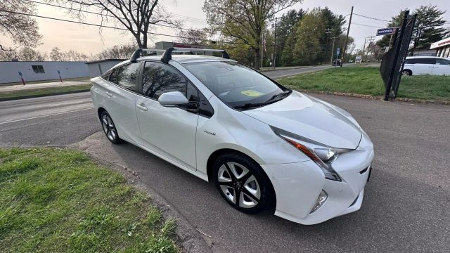 Vehicle image 3 of 32