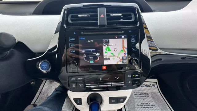Vehicle image 13 of 32