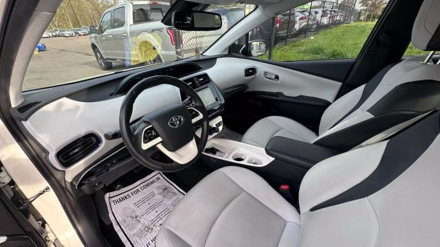 Vehicle image 19 of 32