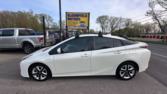 Vehicle image 8 of 32