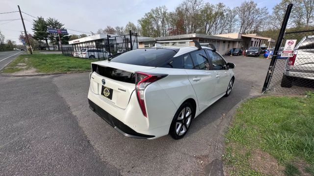 Vehicle image 5 of 32