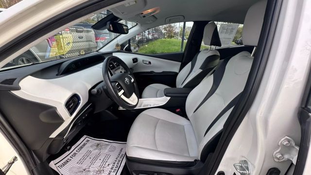 Vehicle image 18 of 32