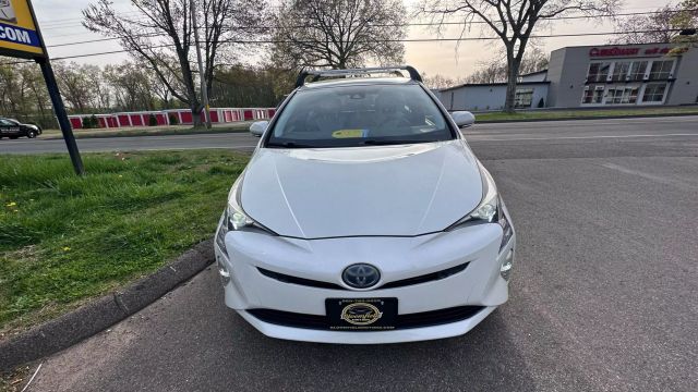 Vehicle image 2 of 32
