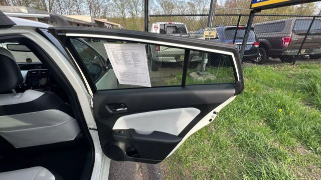 Vehicle image 29 of 32