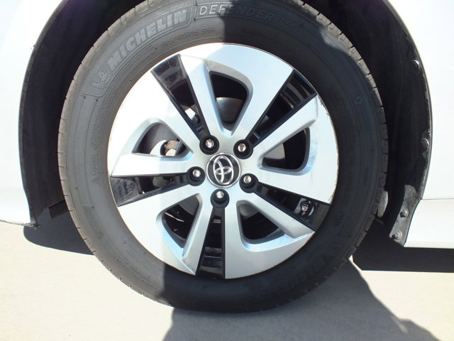 Vehicle image 8 of 19