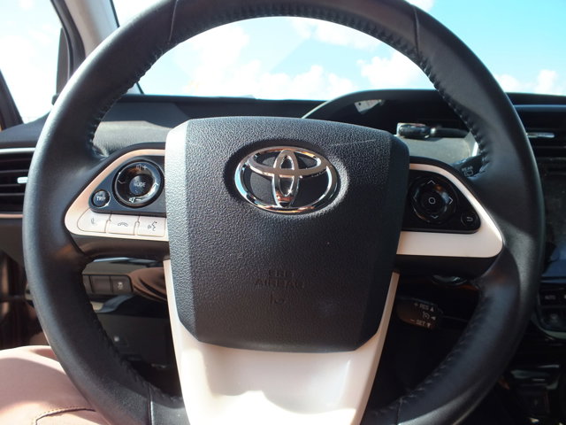Vehicle image 10 of 19