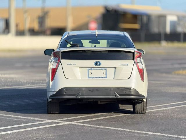 Vehicle image 6 of 14
