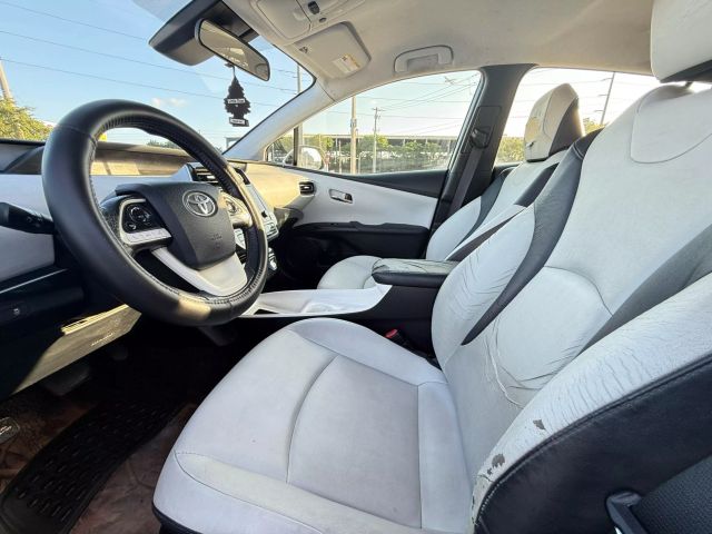 Vehicle image 9 of 14