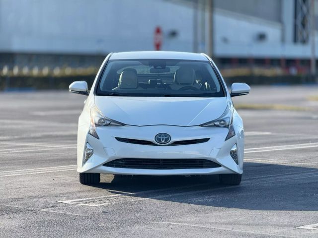 Vehicle image 2 of 14