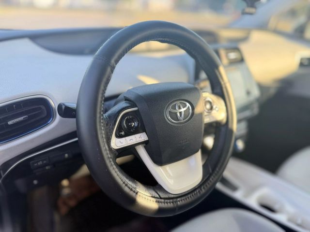 Vehicle image 10 of 14