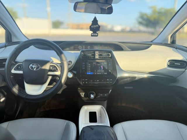 Vehicle image 13 of 14