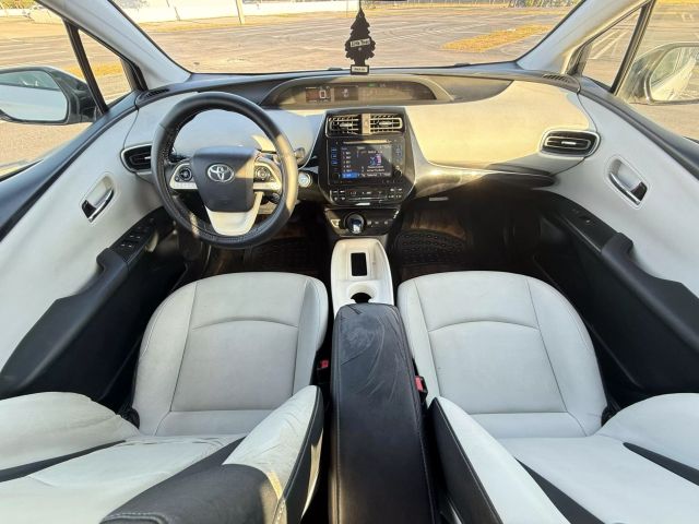 Vehicle image 12 of 14