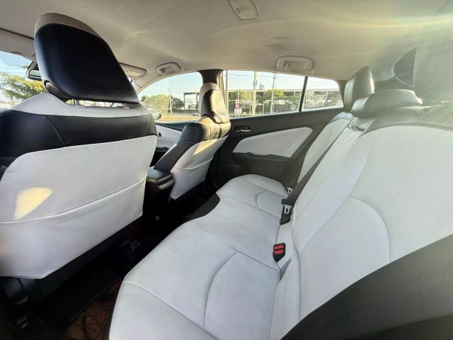 Vehicle image 11 of 14