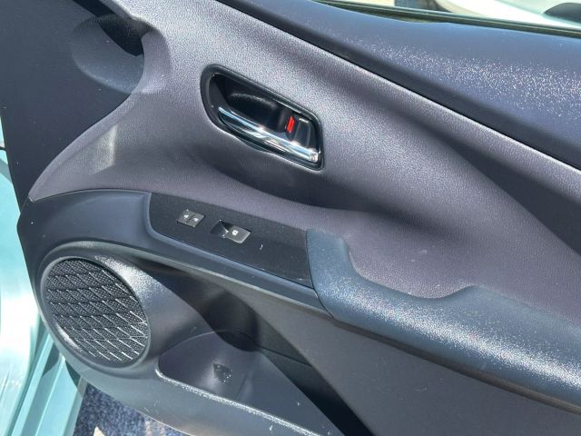 Vehicle image 18 of 47