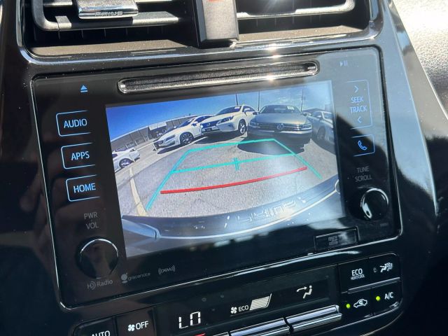 Vehicle image 33 of 47