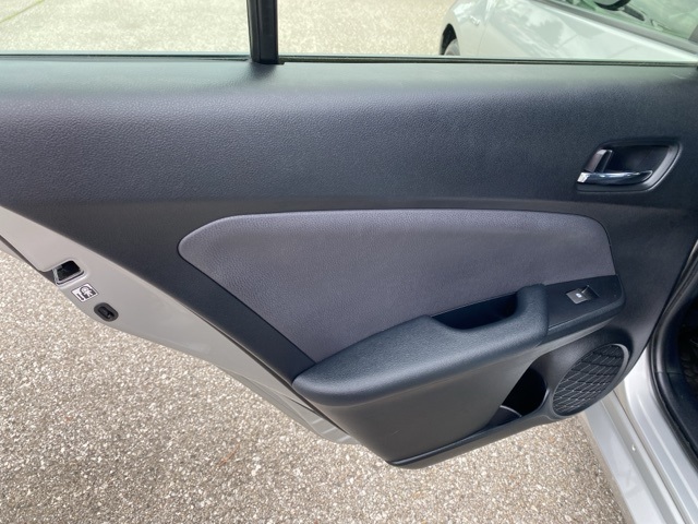 Vehicle image 19 of 32