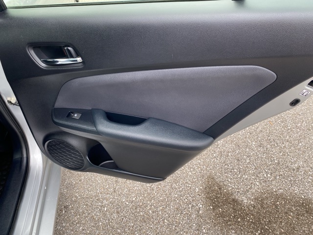 Vehicle image 24 of 32