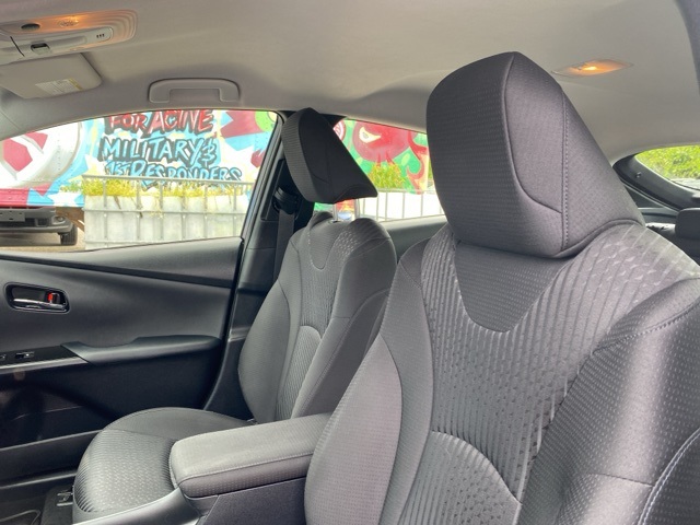 Vehicle image 9 of 32