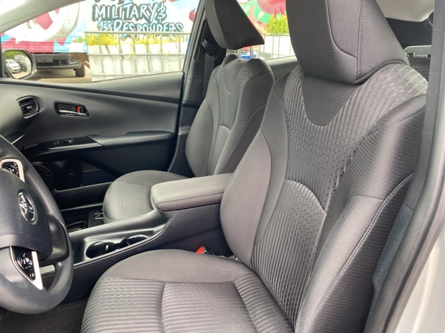 Vehicle image 8 of 32