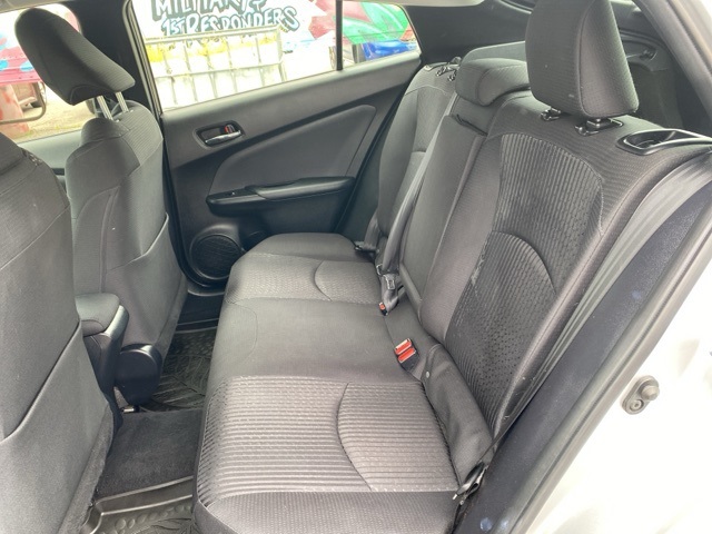 Vehicle image 18 of 32