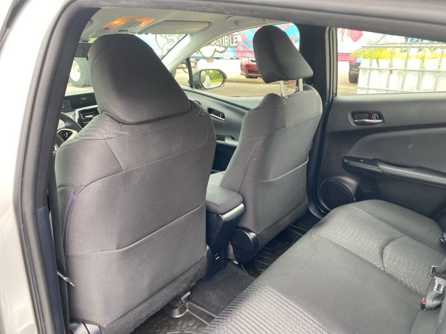 Vehicle image 16 of 32