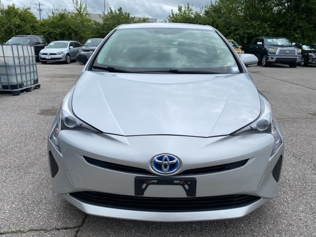 Vehicle image 2 of 32