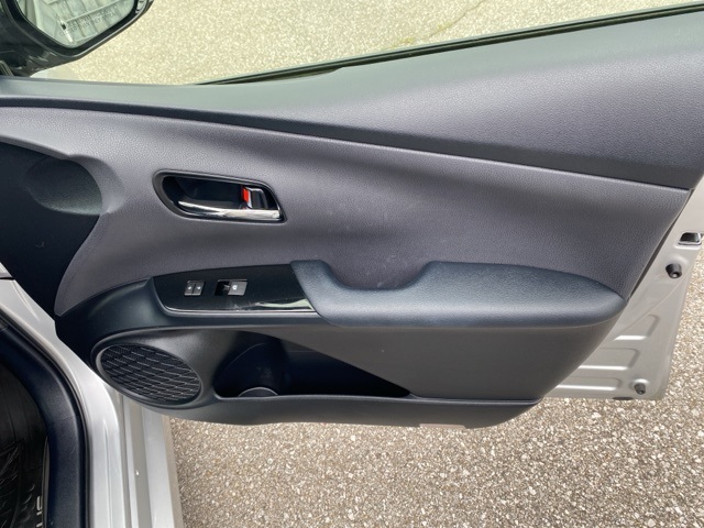Vehicle image 28 of 32