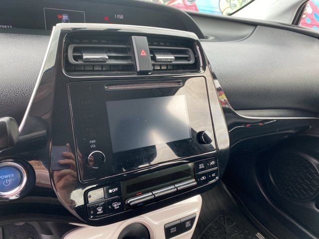 Vehicle image 12 of 32