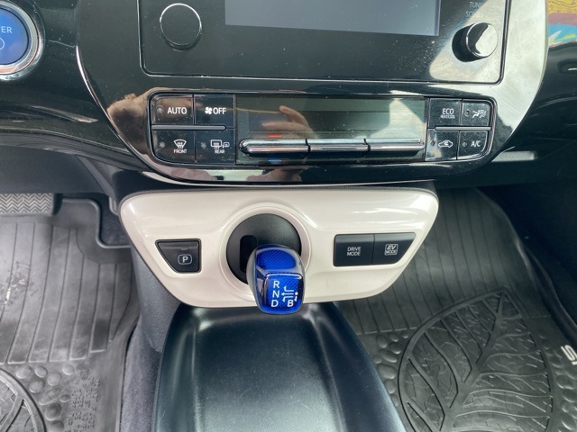 Vehicle image 13 of 32
