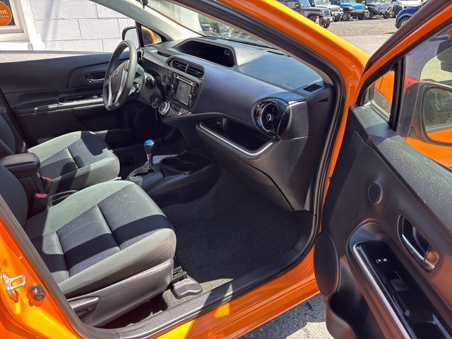 Vehicle image 8 of 24