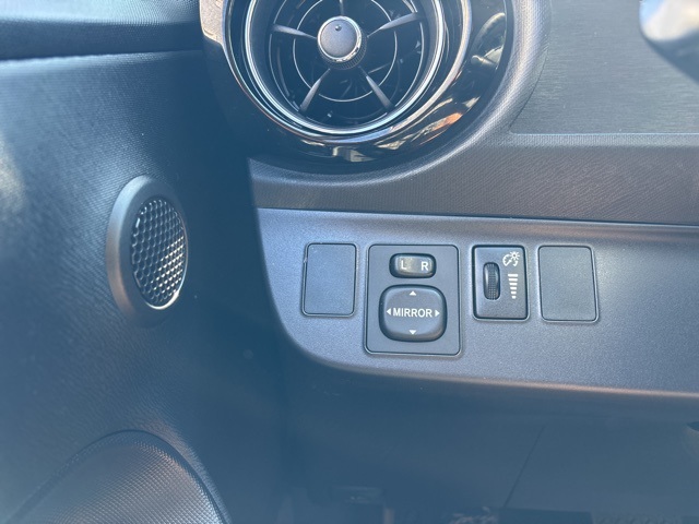 Vehicle image 20 of 24