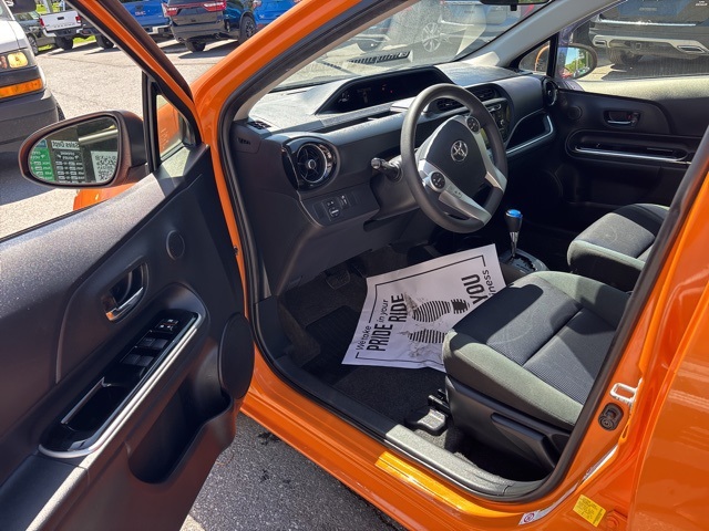 Vehicle image 12 of 24