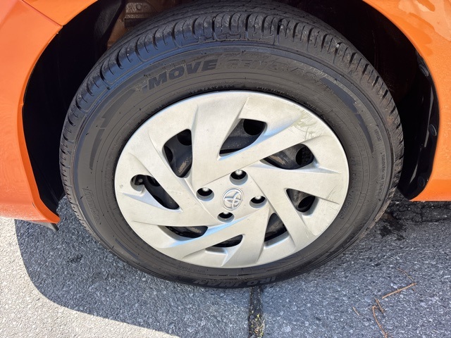 Vehicle image 21 of 24