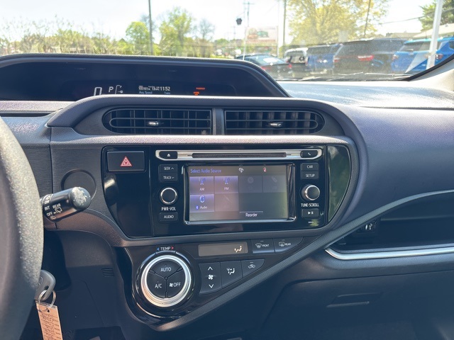 Vehicle image 17 of 24