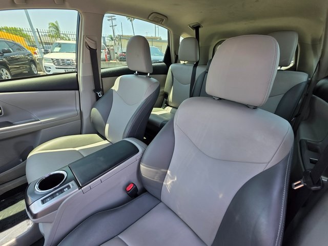 Vehicle image 13 of 39