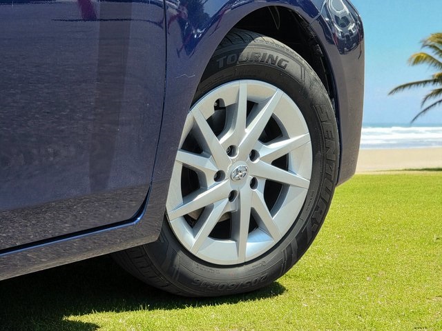 Vehicle image 8 of 39