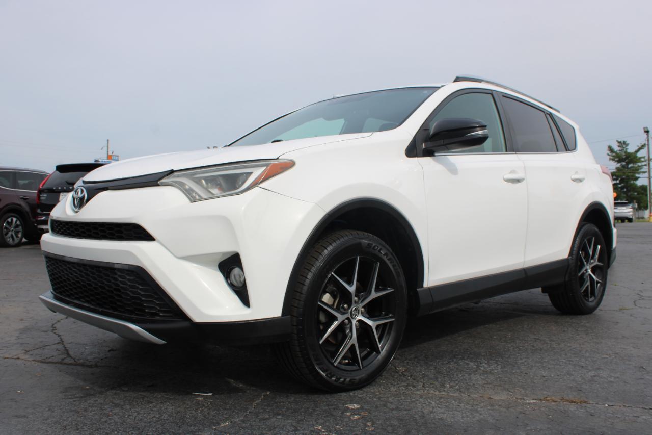 2016 Toyota RAV4 SE Image 1 of 46
