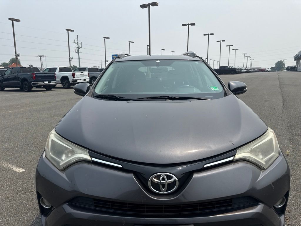 2016 Toyota RAV4 XLE Image 2 of 5
