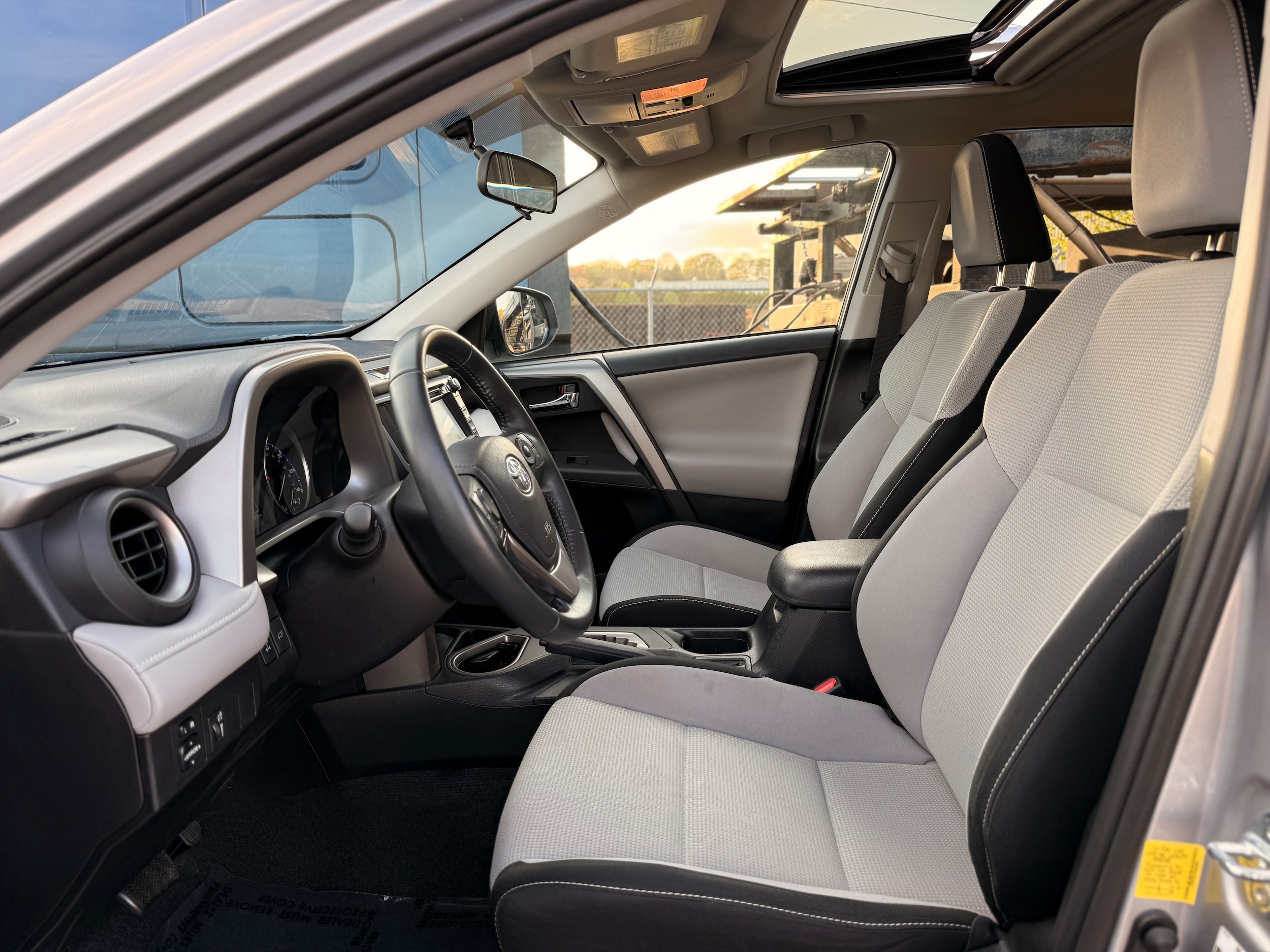 Vehicle image 11 of 30