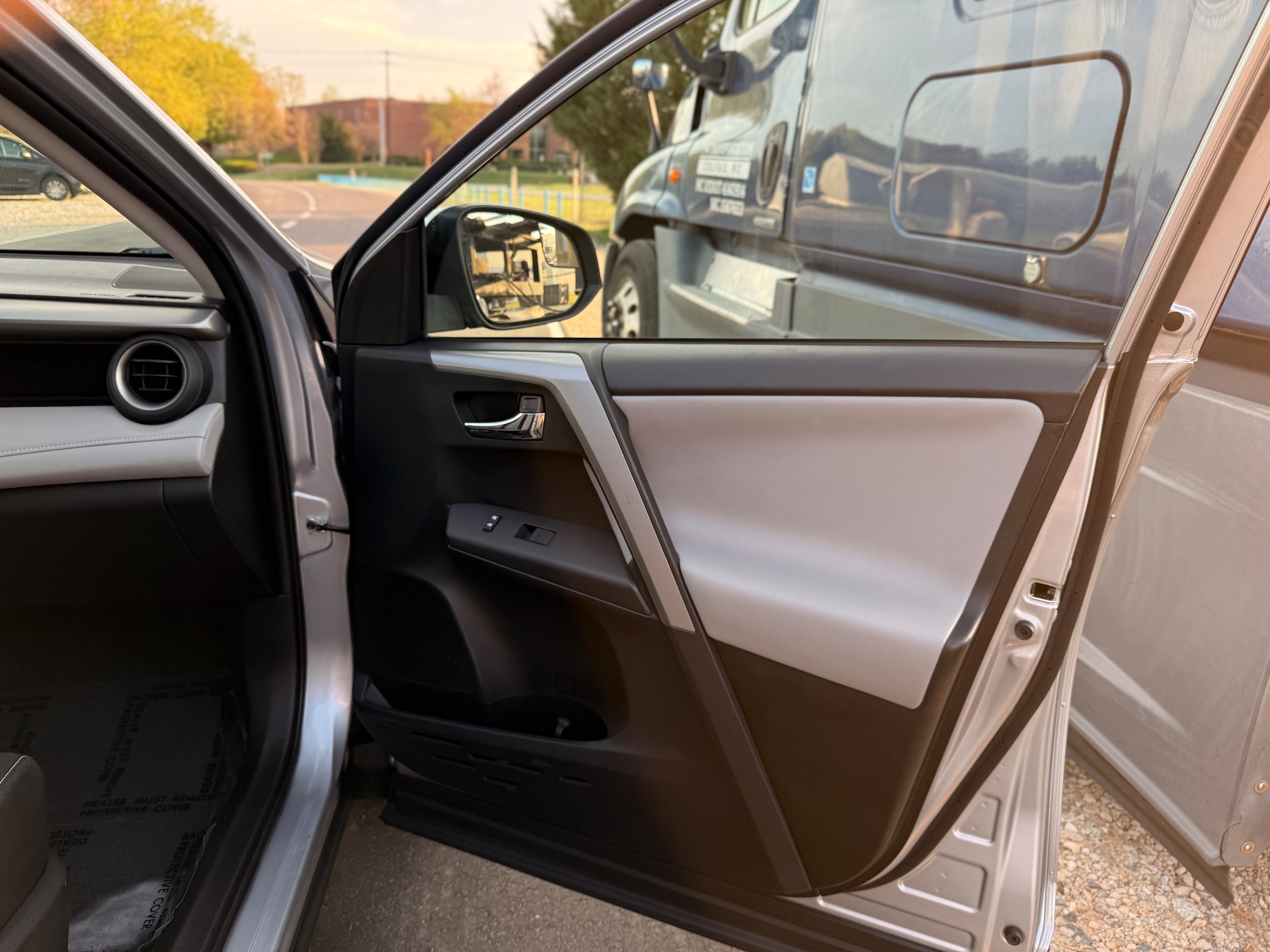 Vehicle image 17 of 30