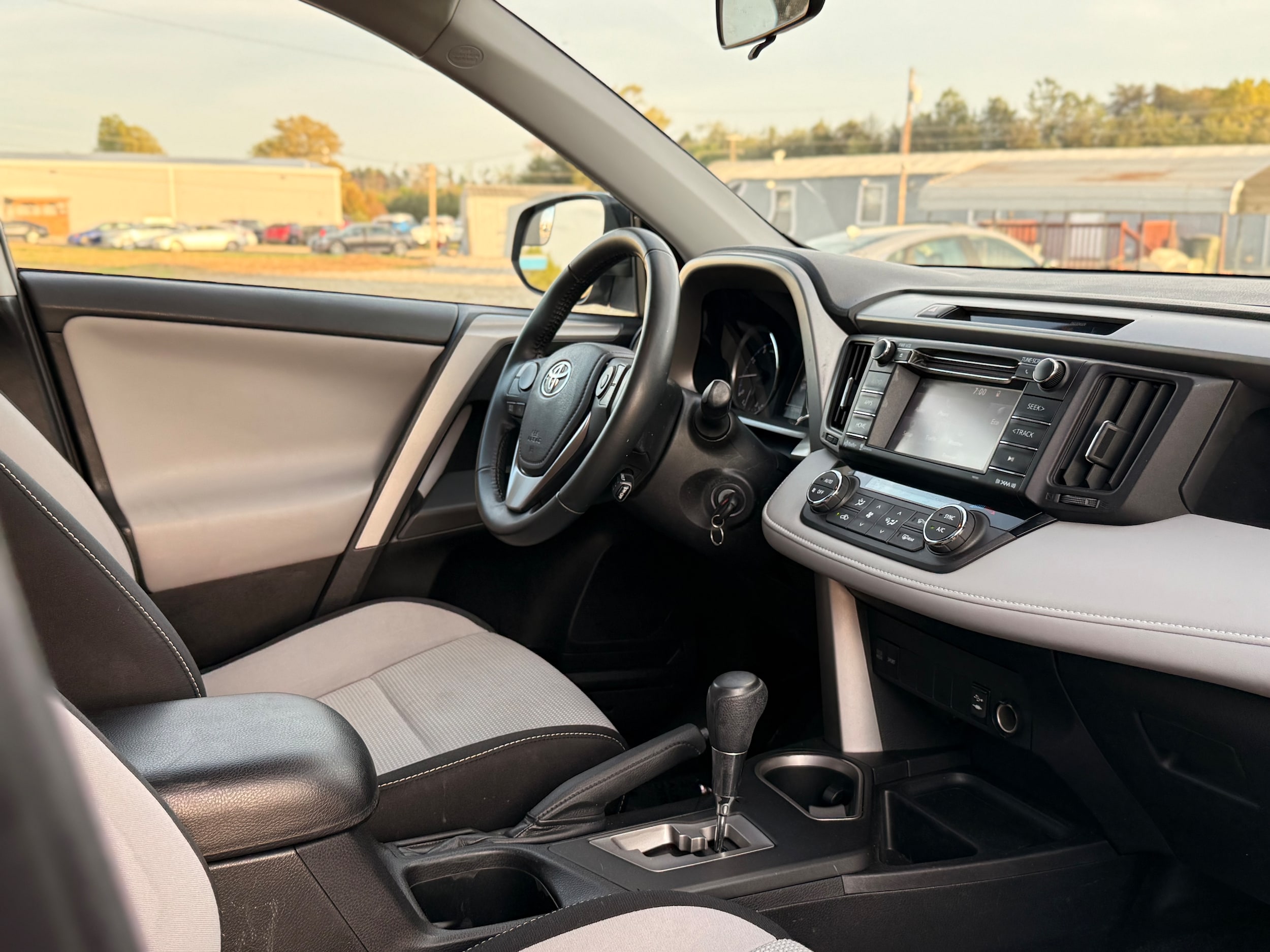 Vehicle image 18 of 30