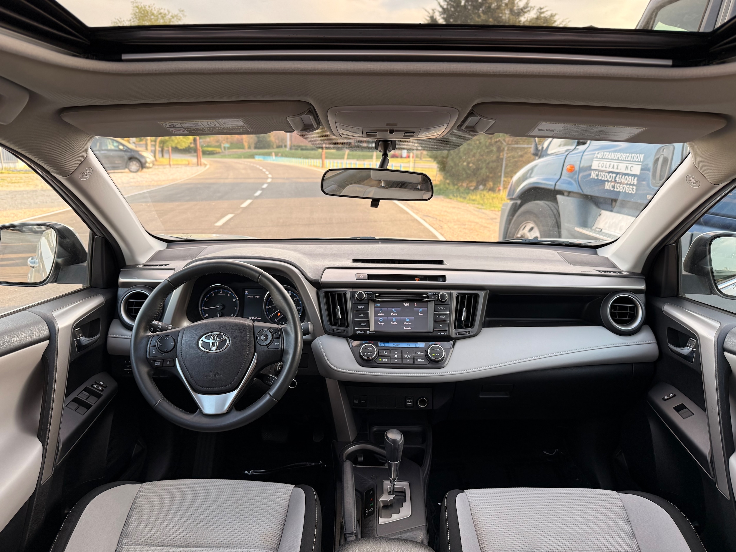 Vehicle image 21 of 30