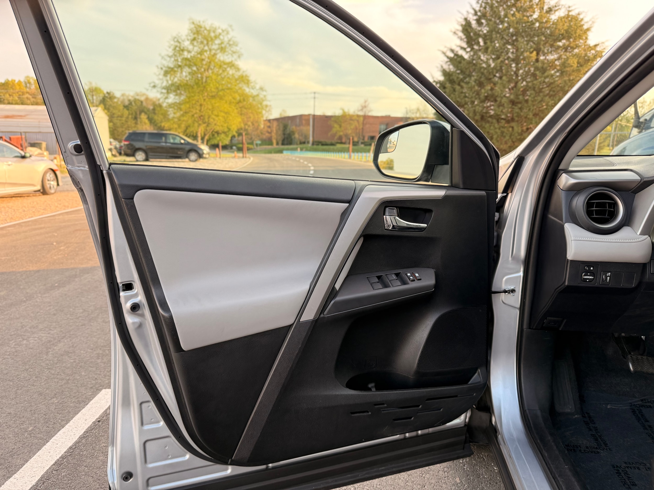 Vehicle image 10 of 30