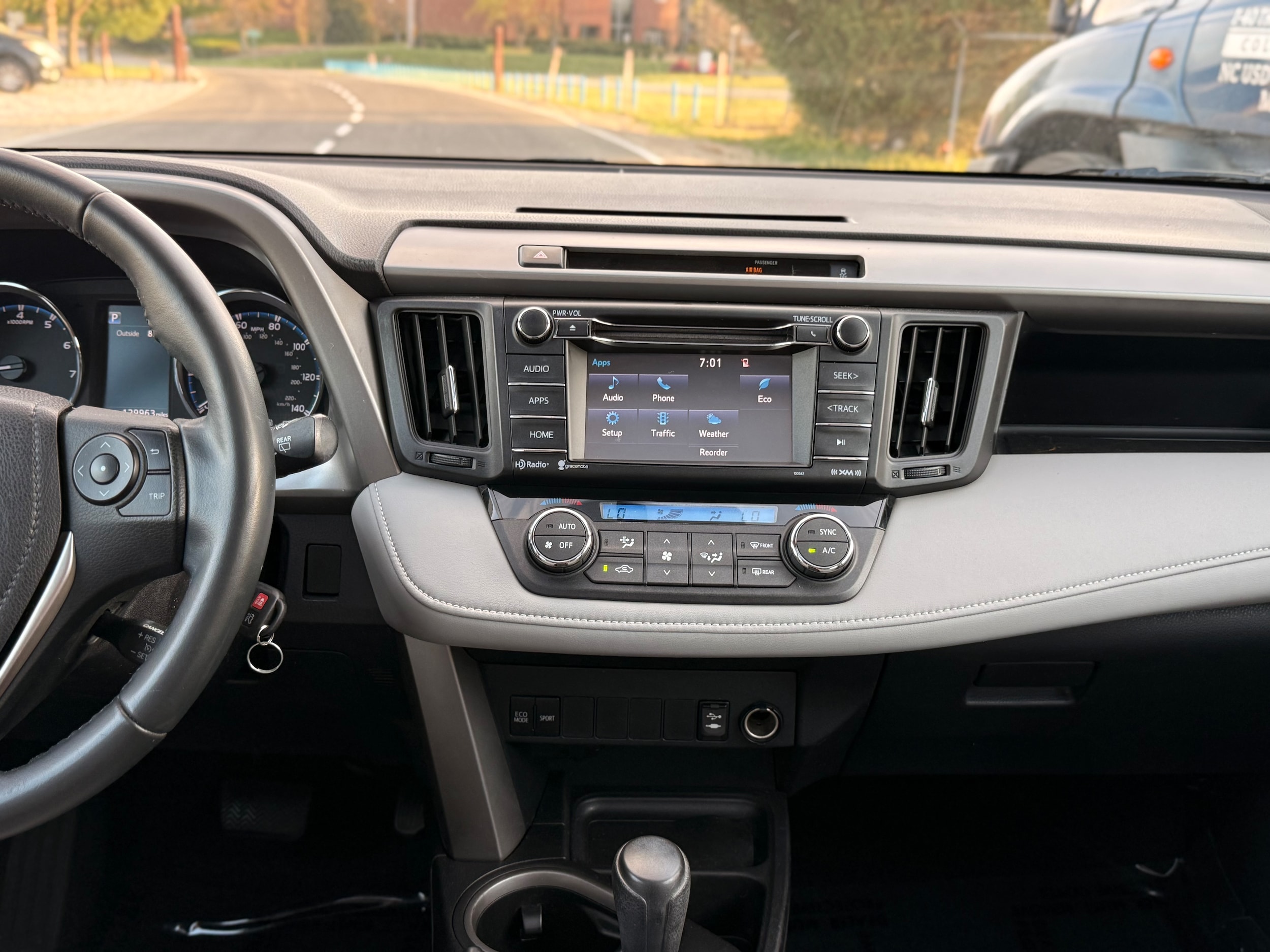 Vehicle image 24 of 30