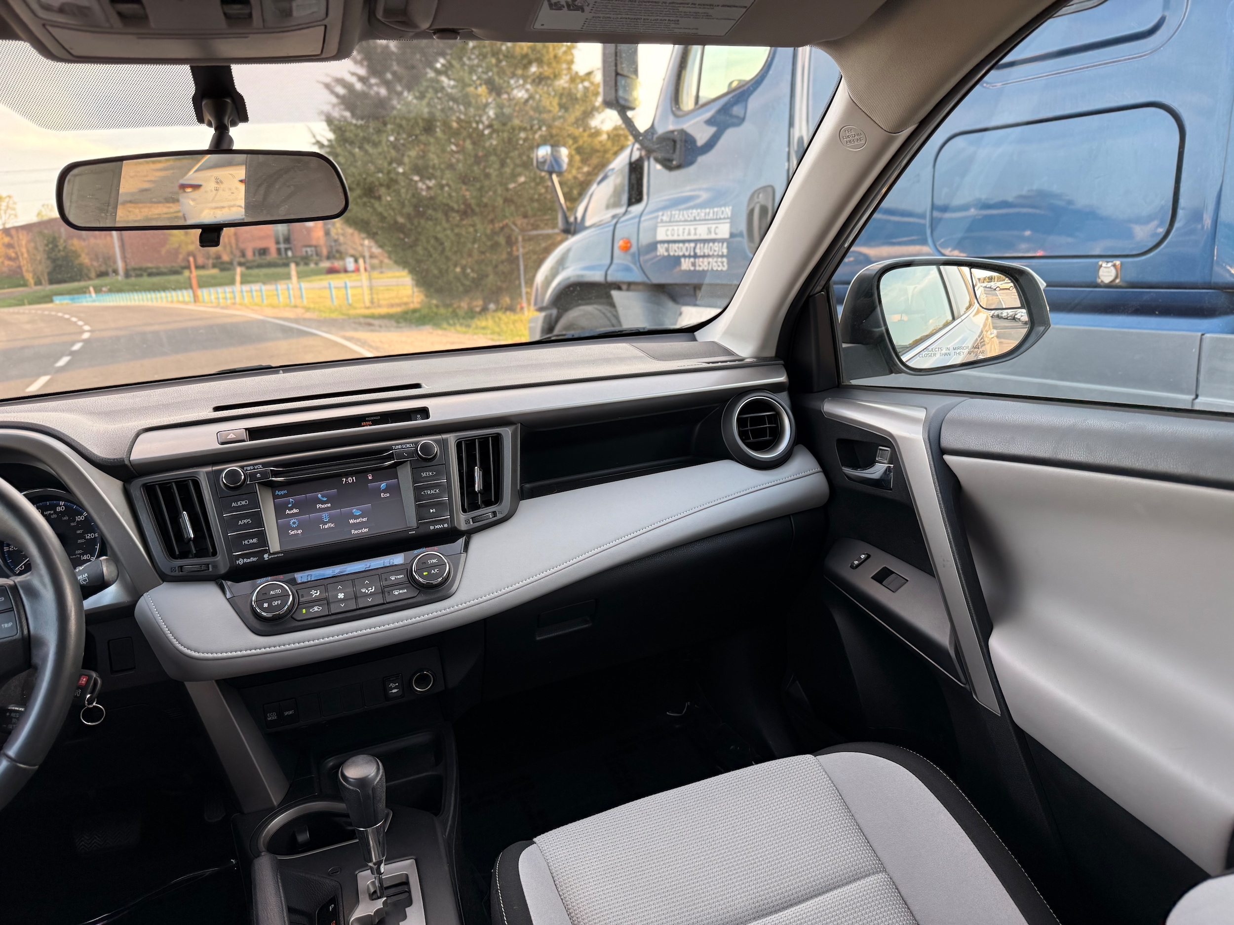 Vehicle image 22 of 30