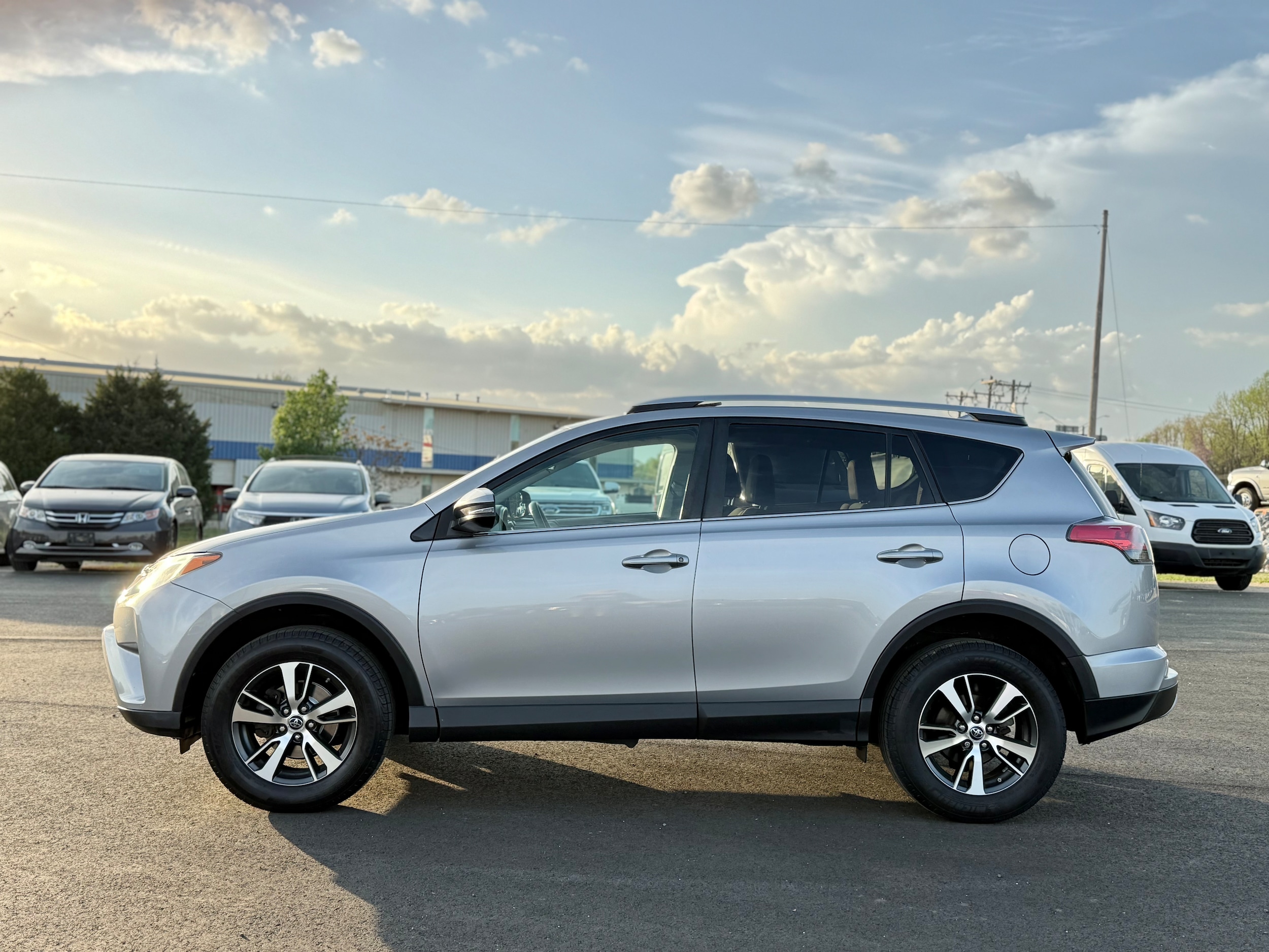 Vehicle image 9 of 30