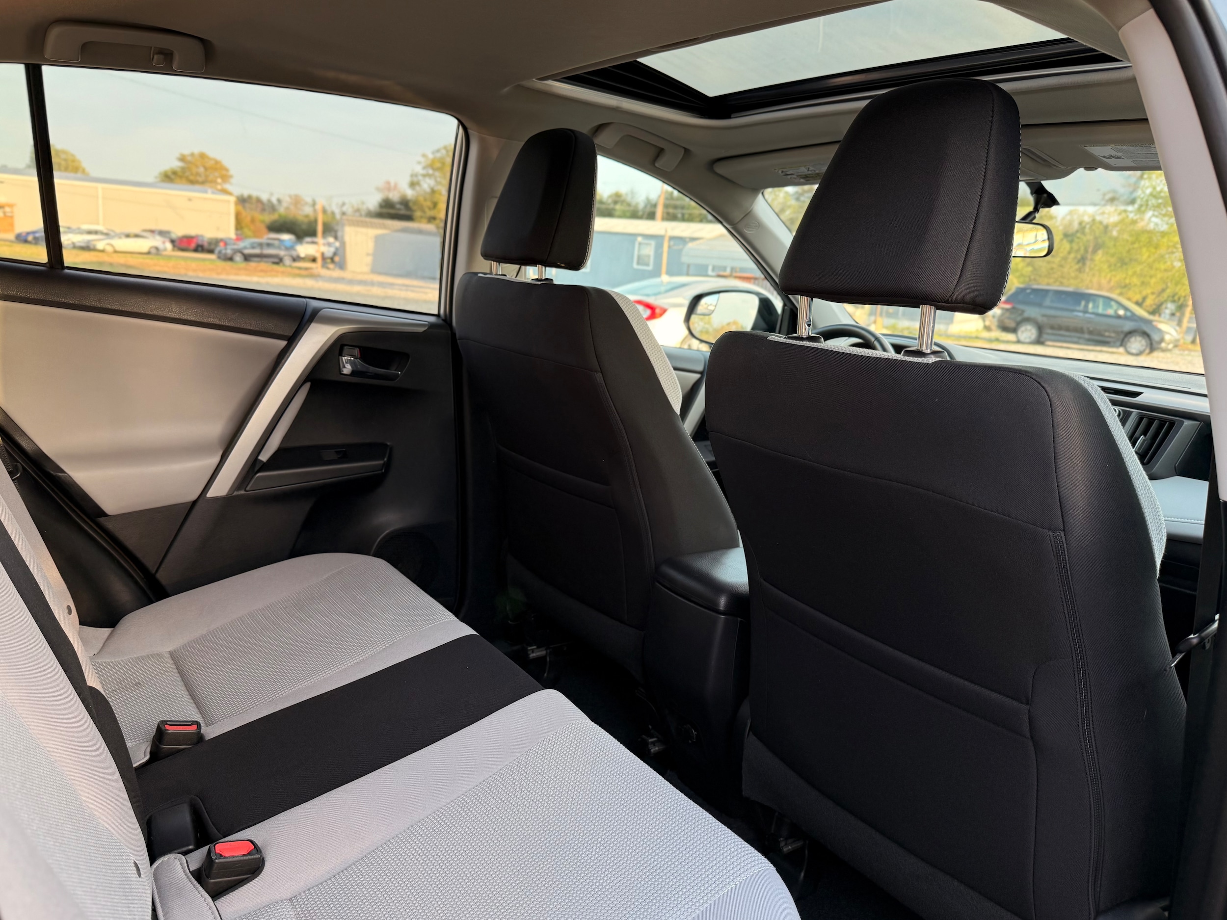 Vehicle image 16 of 30