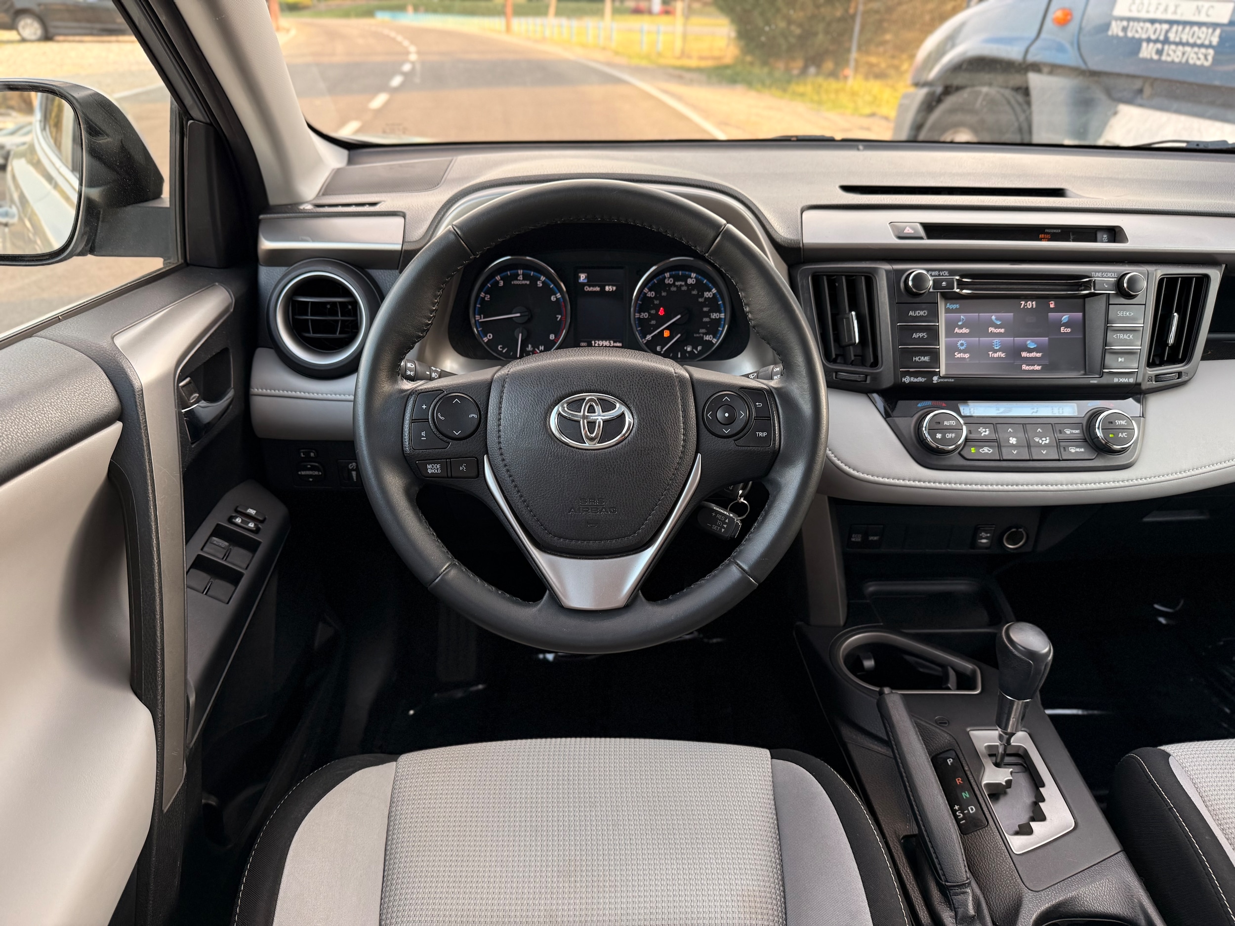 Vehicle image 25 of 30