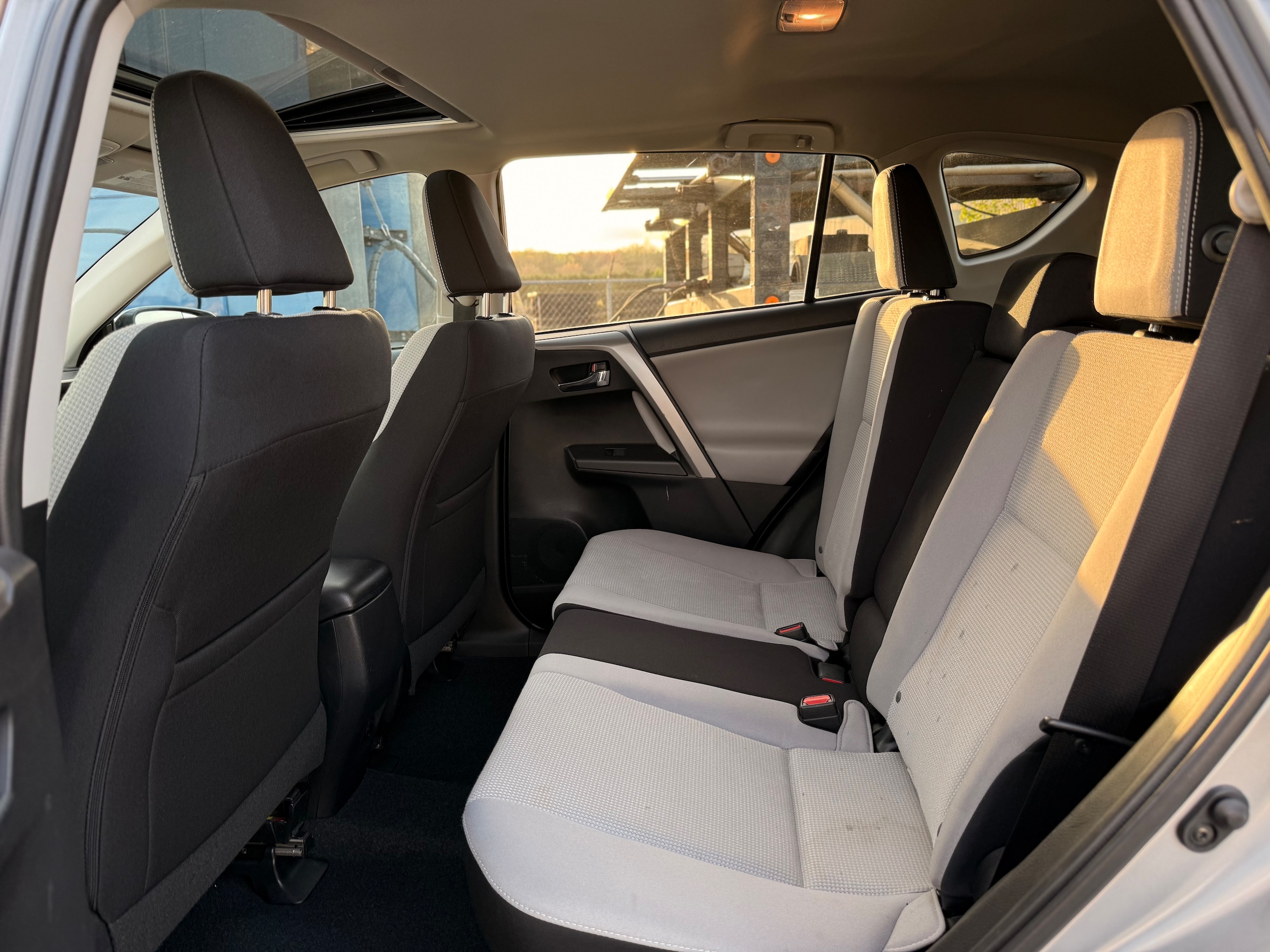 Vehicle image 14 of 30