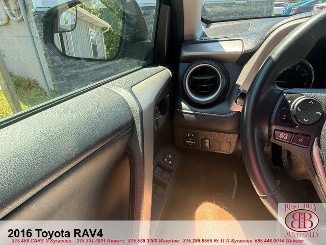 Vehicle image 15 of 18